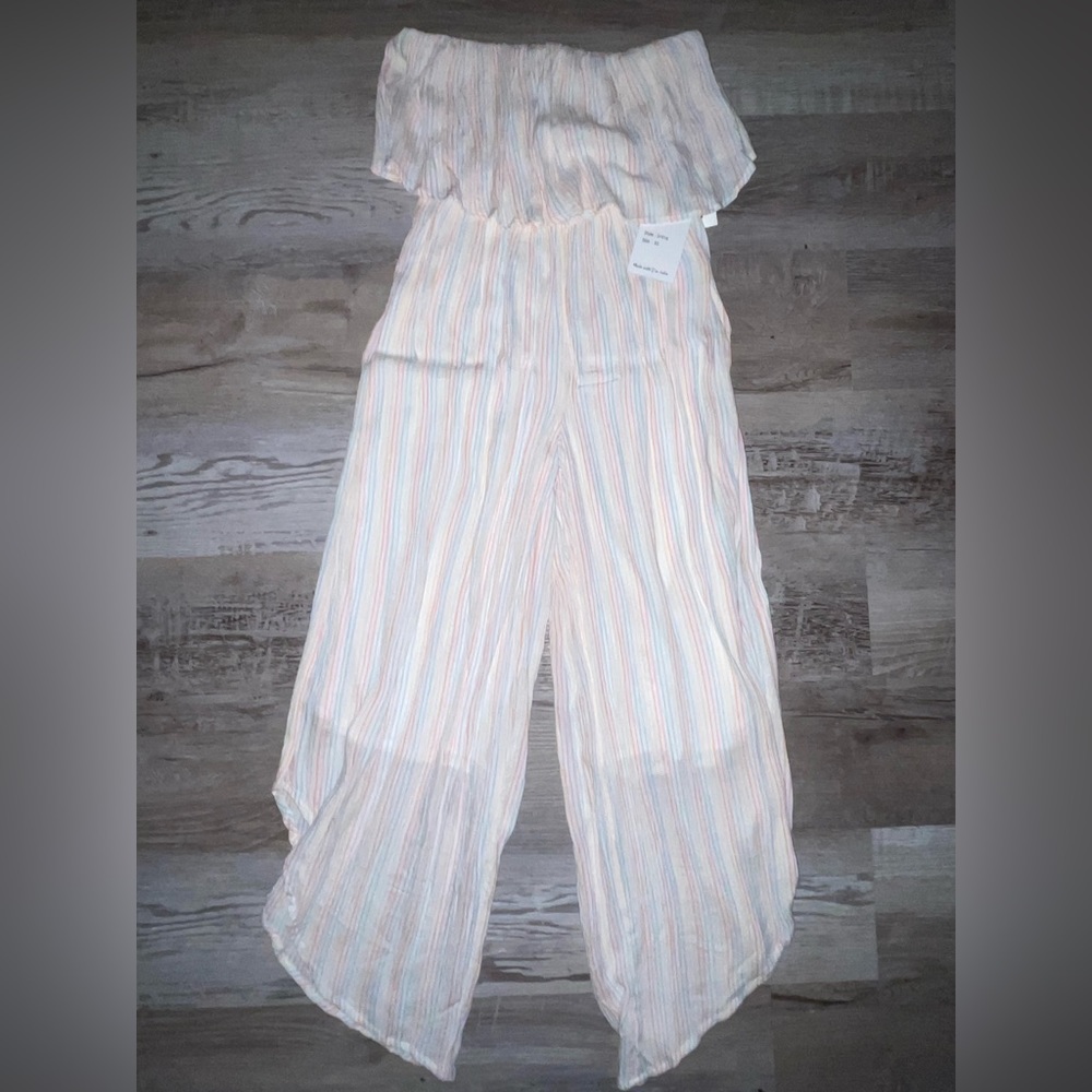 NWT Strapless Jumpsuit 💓🤍